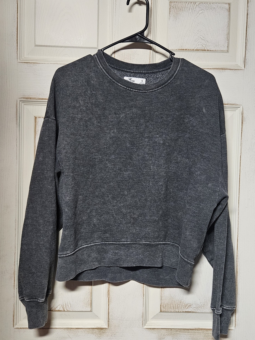 Hollister Women's Charcoal Gray Crewneck Sweatshirt